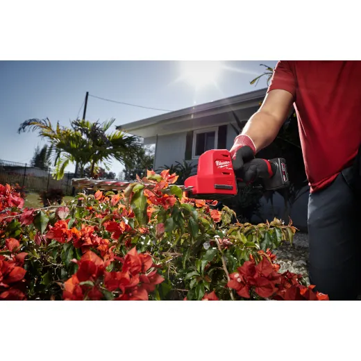 Milwaukee 2533-21 M12 FUEL™ 8" Hedge Trimmer Kit - Image 9