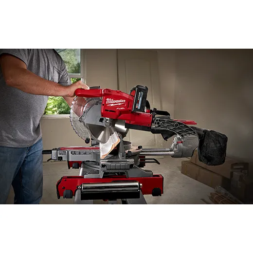 Milwaukee 2734-21 M18 FUEL™ 10" Dual Bevel Sliding Compound Miter Saw Kit - Image 4