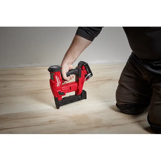Milwaukee 2749-20 M18 FUEL™ 18ga ¼” Narrow Crown Stapler (Tool Only) - Image 7