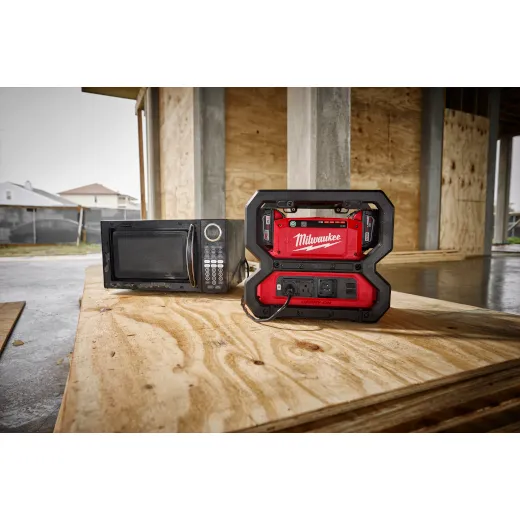 Milwaukee 2845-20 M18™ CARRY-ON™ 3600W / 1800W Power Supply - Image 3