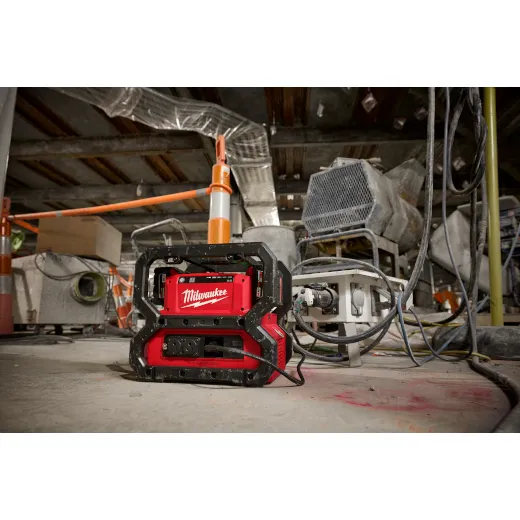 Milwaukee 2845-20 M18™ CARRY-ON™ 3600W / 1800W Power Supply - Image 4