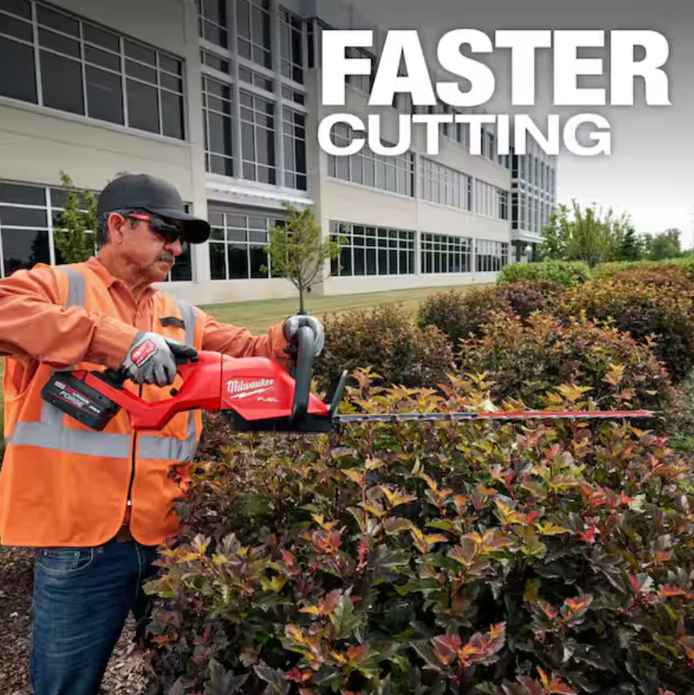 Milwaukee 3034-20 M18 FUEL™ 30" Hedge Trimmer (Tool Only) - Image 5