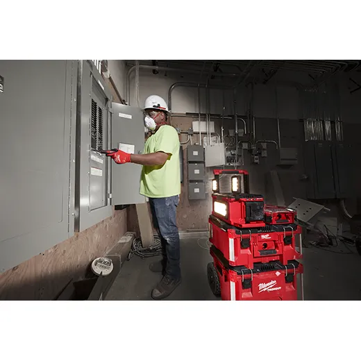 Milwaukee 2357-20 M18™ PACKOUT™ Light/Charger - Image 6